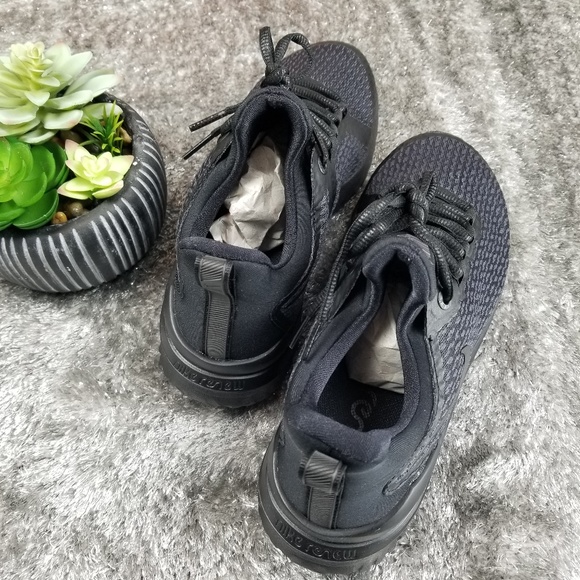 Nike Renew Flyknit Sneakers - Picture 3 of 5